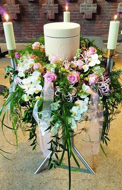 Kranz aus rosa Rosen mit weißen Orchideen u. exotischem Beiwerk - Bestellnr. US 302